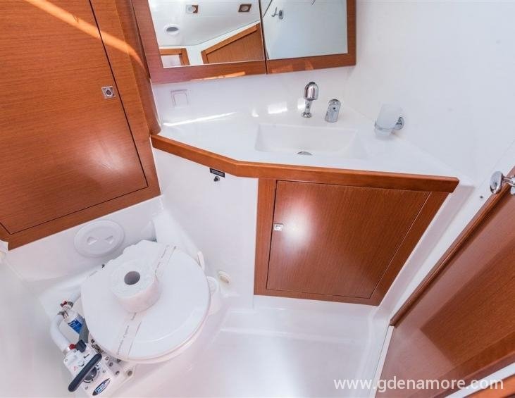 Oceanis 45 Kupatilo